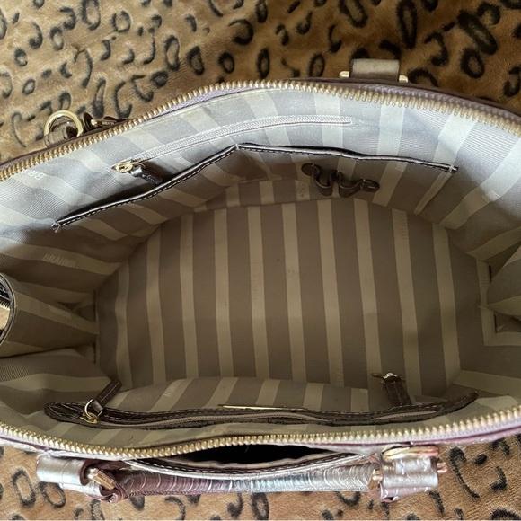 BRAHMIN BAG. GREAT CONDITION. Gold. Received many compliments on bag. - Picture 6 of 8